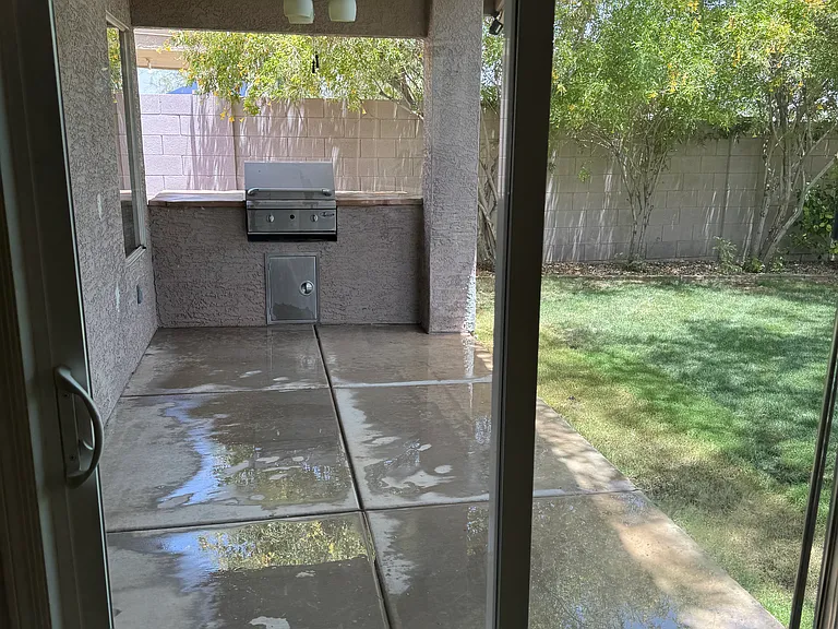 1727 E Pontiac Dr — Photo 7
