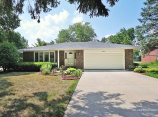 605 W Gilbert Rd, Palatine, IL 60067