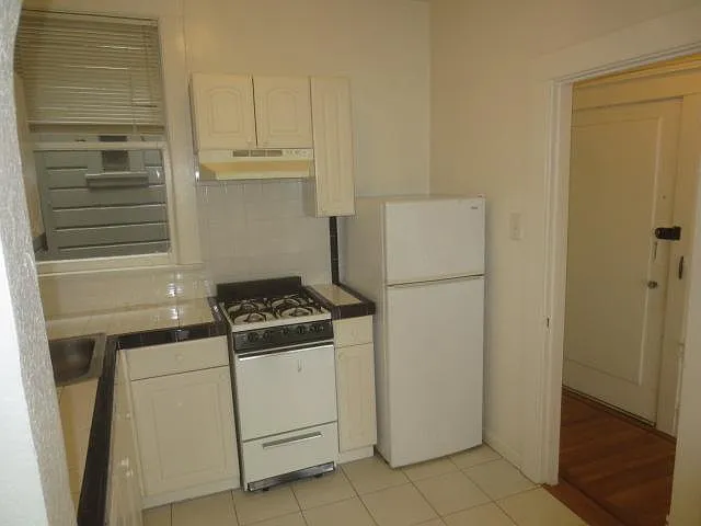 1067 Valencia St #4 — Photo 4