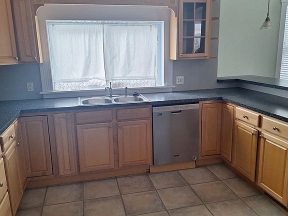 3rd image of 215 W 8th St Unit A