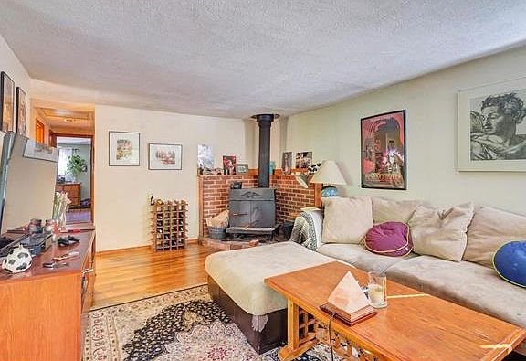 4th image of 3 Carpenter Ave