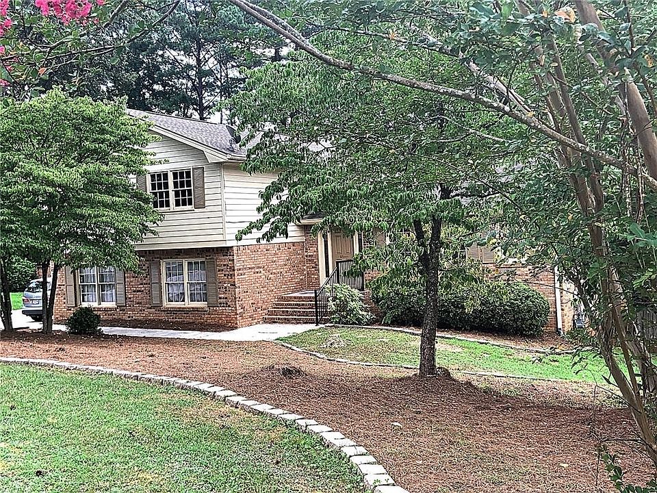 1st image of 915 Bradford Ct