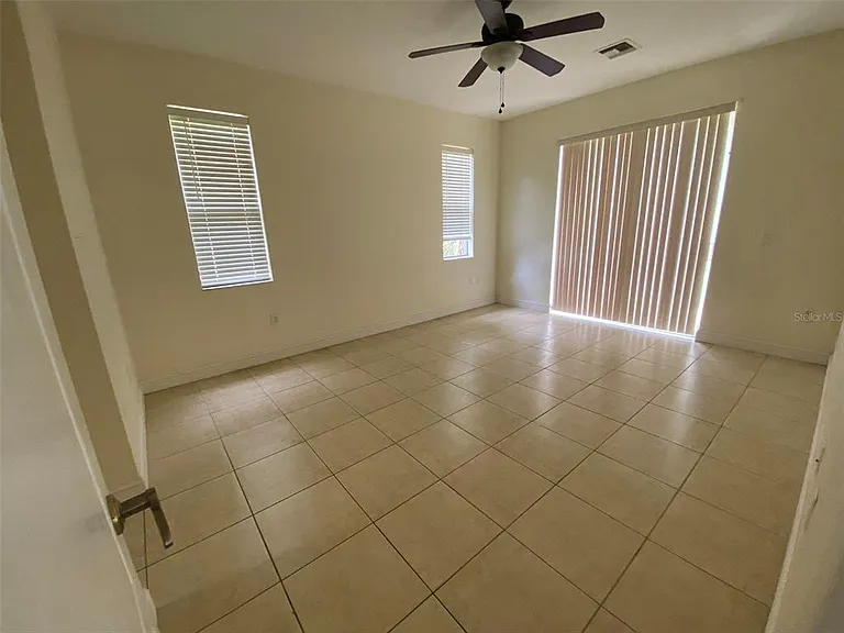 1004 Pine Tree Dr — Photo 10