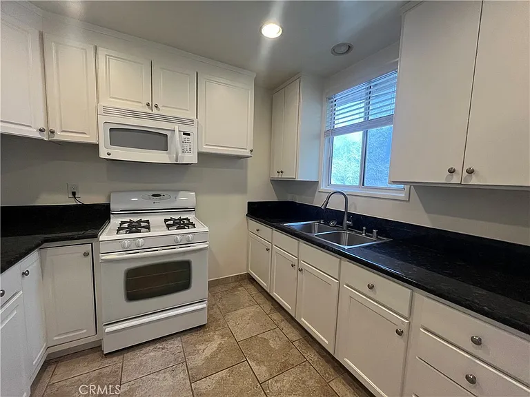 11901 Washington Blvd #11901E — Photo 3