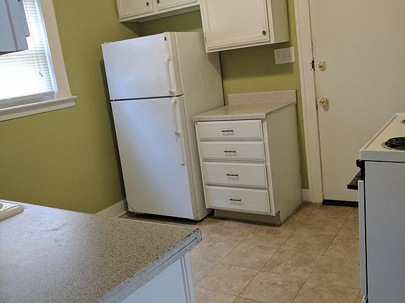 2nd image of 2208 Wyandotte Ave #Up
