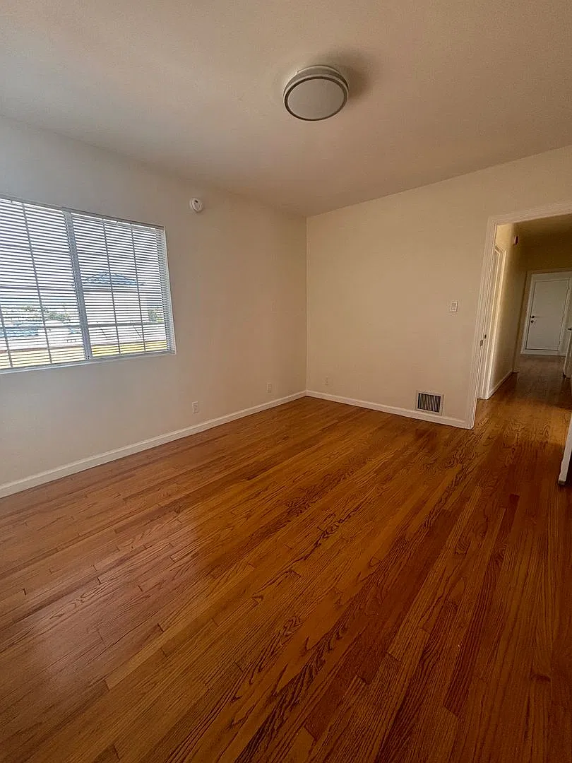 **Beautiful 3 Bedroom + 2.5 Bathroom + Office/den, Single-Family Home with Large Yard & Garage Pr... — Photo 3