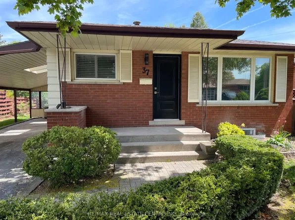 37 Goldfinch Rd, Hamilton, ON L9A 3W8