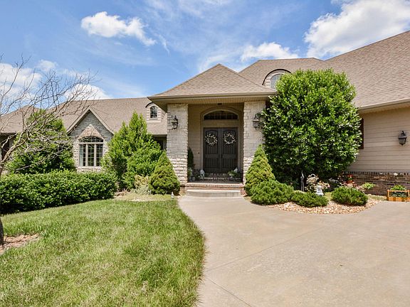 2nd image of 106 Silver Oak Way