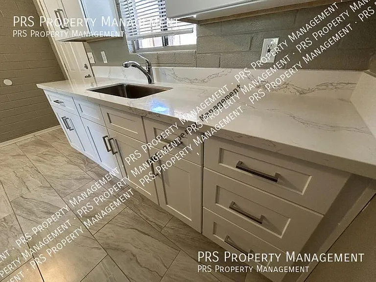 761 N Delaware St #A — Photo 10