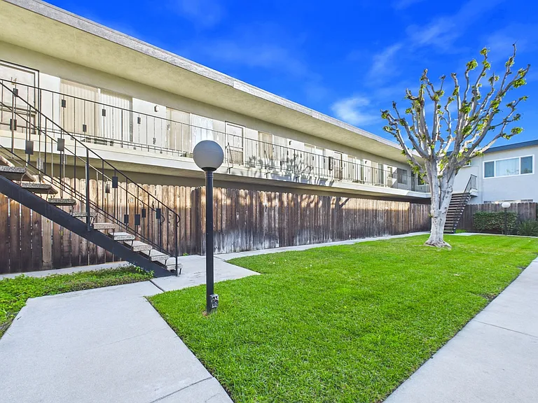 Cedar Court Apartments — Photo 36