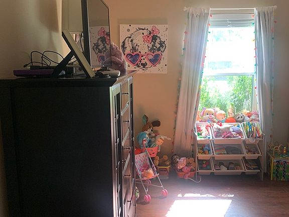 4th image of 364 Meadow Brook Dr
