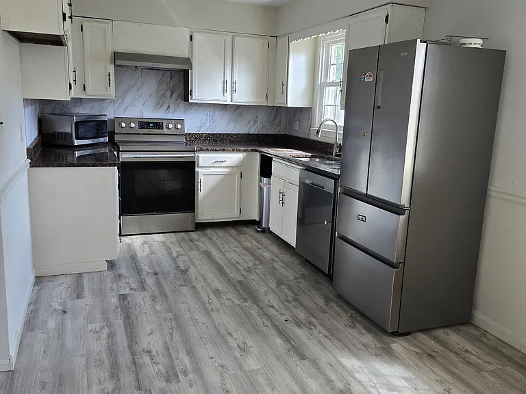 4529 King Edward Ct — Photo 1