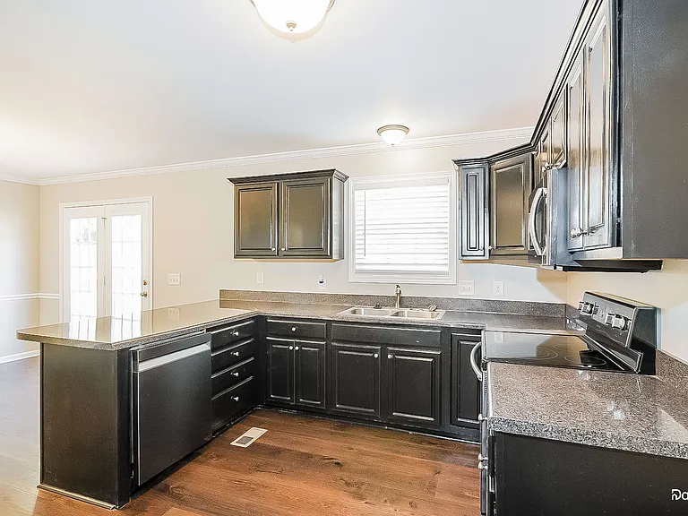 1316 Georgetown Dr — Photo 3
