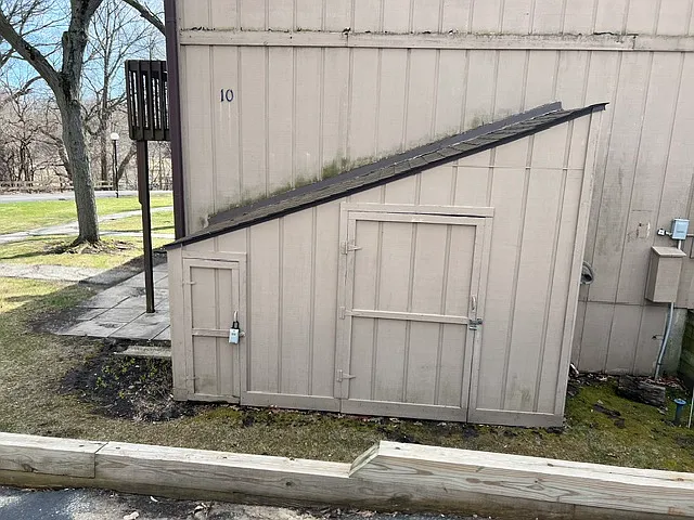 10 Saint Thomas Colony #1 — Photo 18