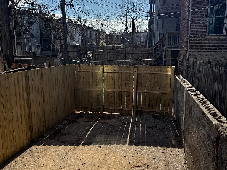 2609 E Monument St — Photo 24