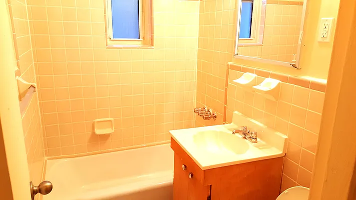 Rented by Realty Queens LLC | media 8