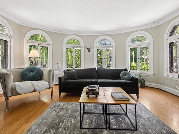 3rd image of 1114 Dobson St