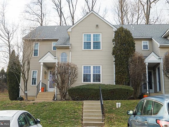 2nd image of 293 Wexford Ct #293