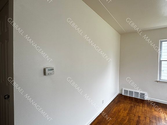 3rd image of 1411 Gainey Ave