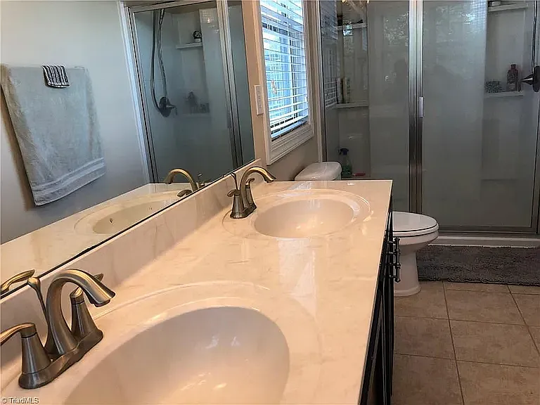 4031 Canterwood Dr — Photo 4