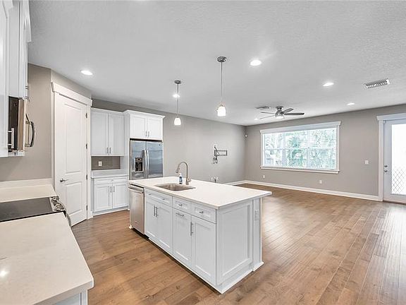 5th image of 3110 W Horatio St Unit 4