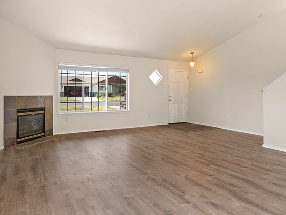 4th image of 585 NE Redwood Ave