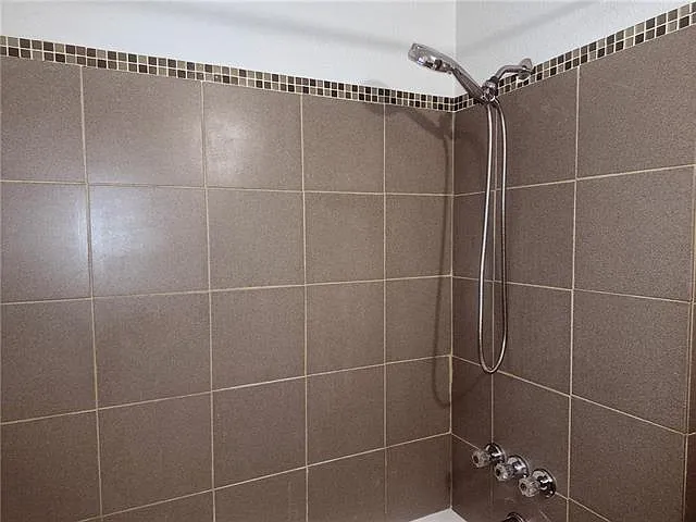 723 Lyons St — Photo 7