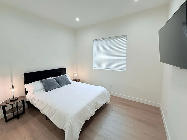 5725 Bertrand Ave #1/2 — Photo 22