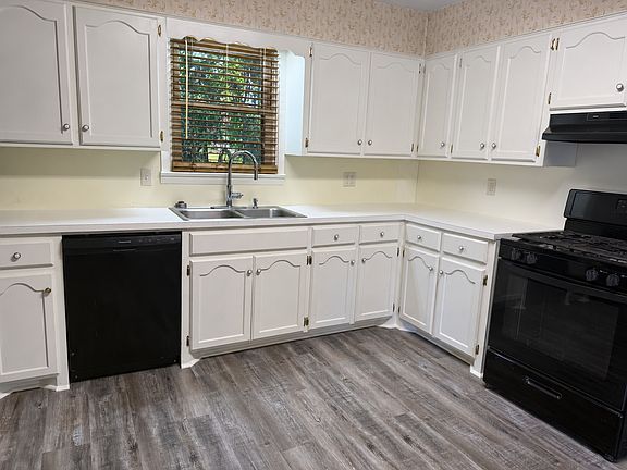 5th image of 2202 Beechwood Dr