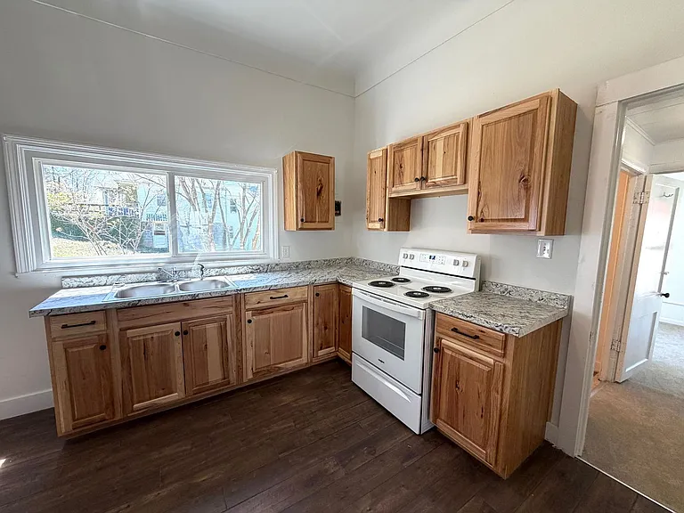 12 Long St — Photo 11