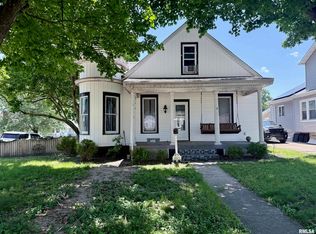 402 W 2nd St, Taylorville, IL 62568
