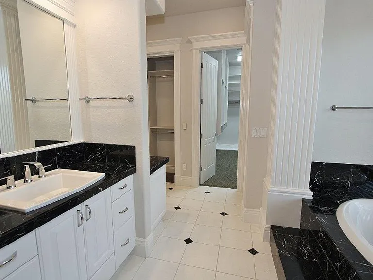 2291 N Greenview Ct — Photo 18
