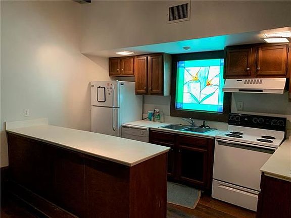 4th image of 1022 Louisiana Ave