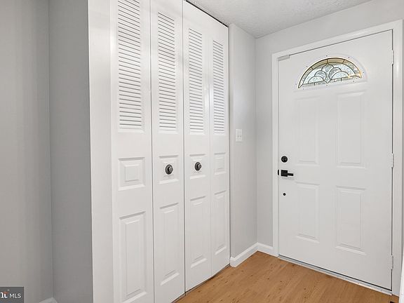 2nd image of 8094 Wolsey Ct