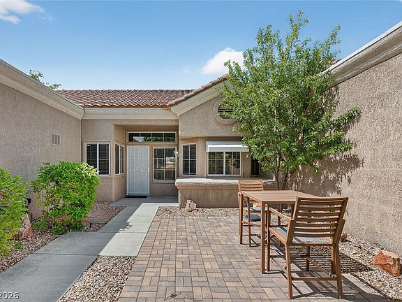 5th image of 2425 Desert Butte Dr