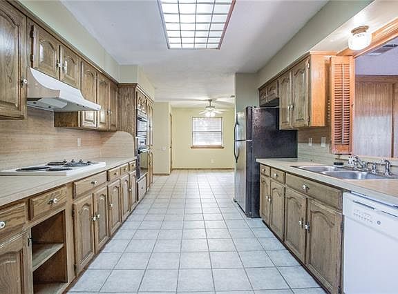 4th image of 3705 Elmcrest Cir