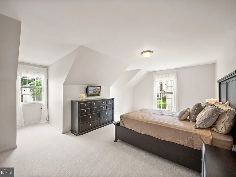 5667 Lonesome Dove Ct — Photo 54