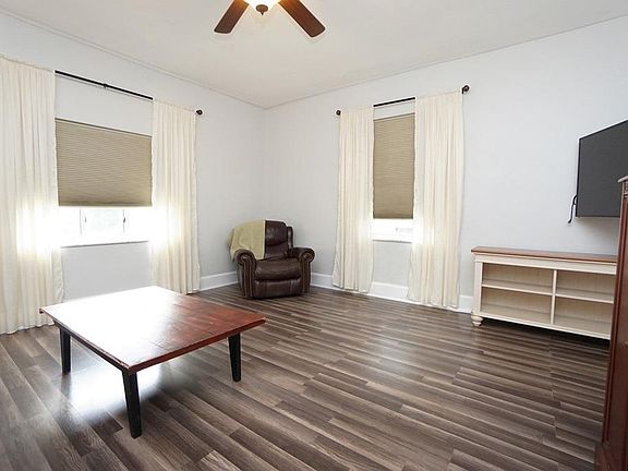 4th image of 3760 Herbert Ave