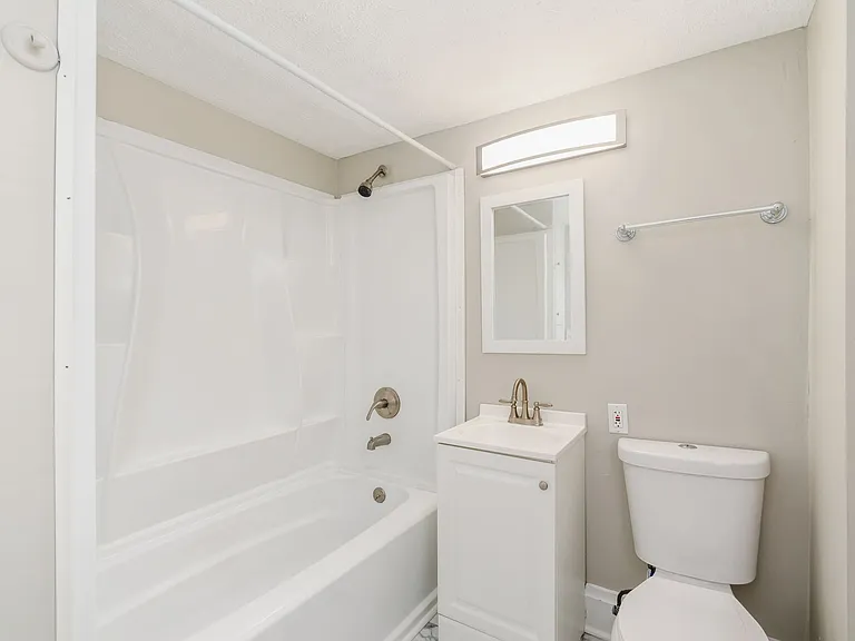 68 W Park Ave — Photo 20