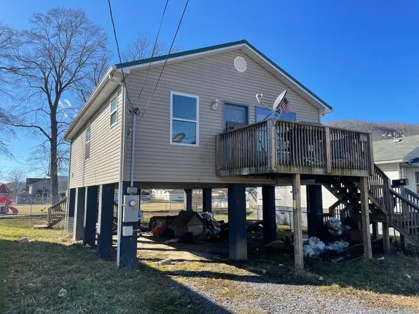 144 11th St, Rainelle, WV 25962