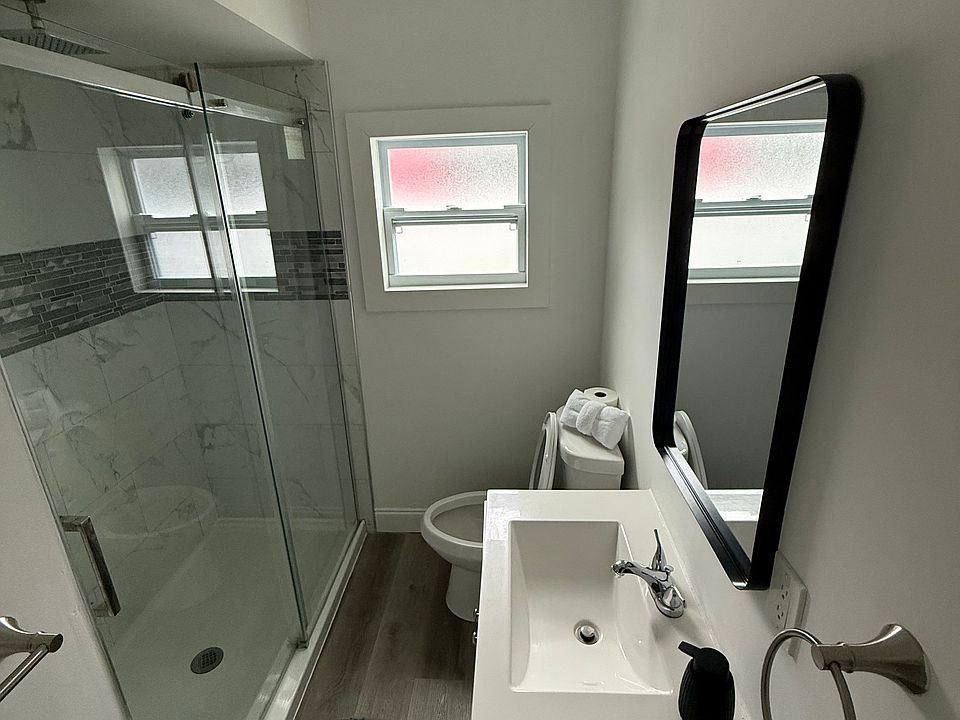 2nd image of 1325 E Main St #2