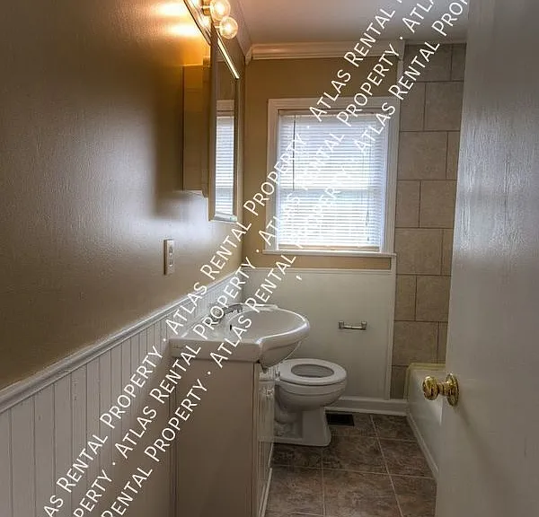 1141 Linwood St — Photo 12
