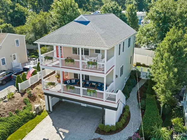 129 Bay Shore Dr, Plymouth, MA 02360