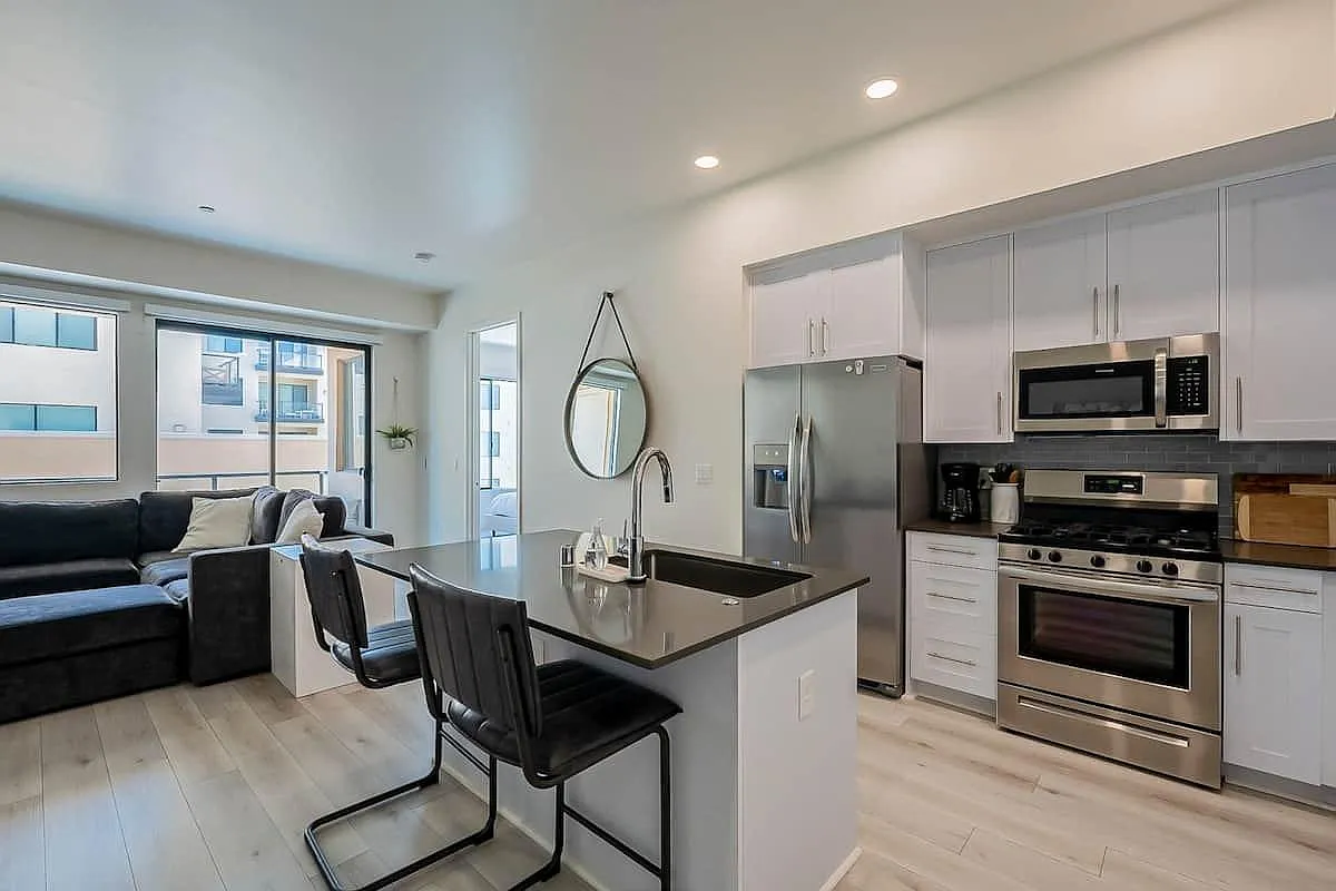 2 bed, 1171 sqft, $2,700 — Photo 2