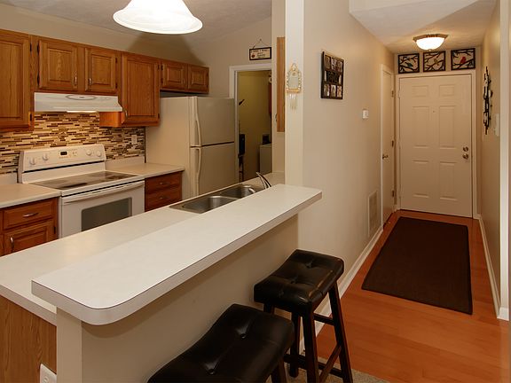 2nd image of 8929 Eagleview Dr APT 9