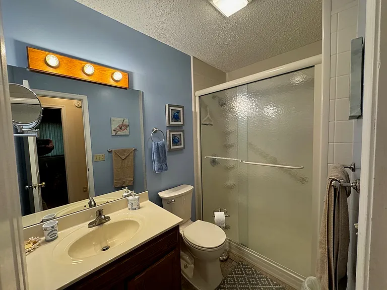 135 Inglewood Ct — Photo 7