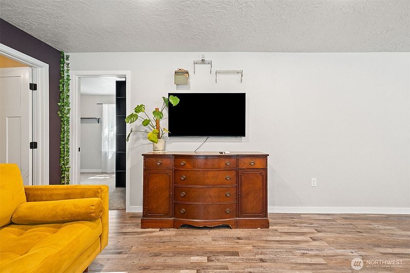 4th image of 1541 Sightly Road