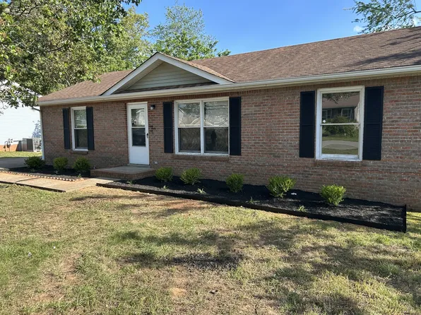 1480 Sunshine Dr, Clarksville, TN 37042