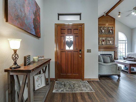 3rd image of 305 N Jasper Way