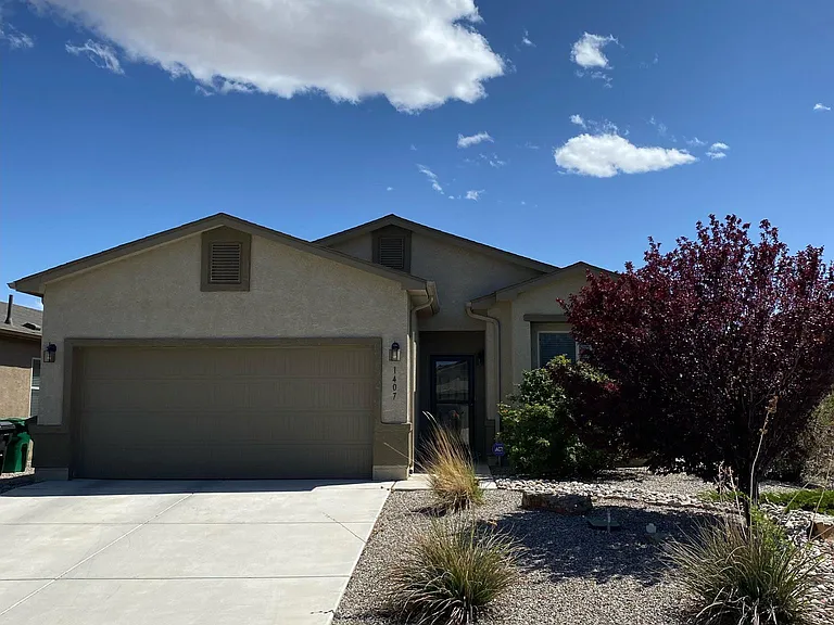 1407 Blue Sky Loop NE — Photo 1